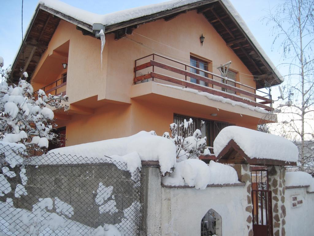 Hadjibulevata Guest House Kovachevtsi Habitación foto