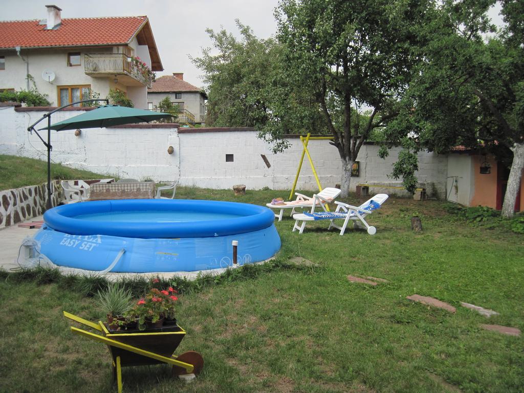 Hadjibulevata Guest House Kovachevtsi Exterior foto