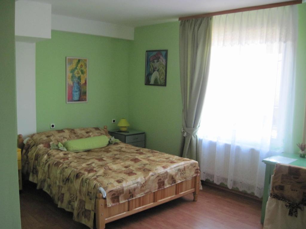 Hadjibulevata Guest House Kovachevtsi Habitación foto