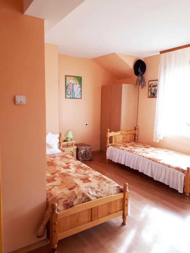 Hadjibulevata Guest House Kovachevtsi Exterior foto